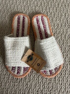 NWT Earth Ragz Baja Slides - Eco-Friendly Woven Striped Sandals
Size- Large